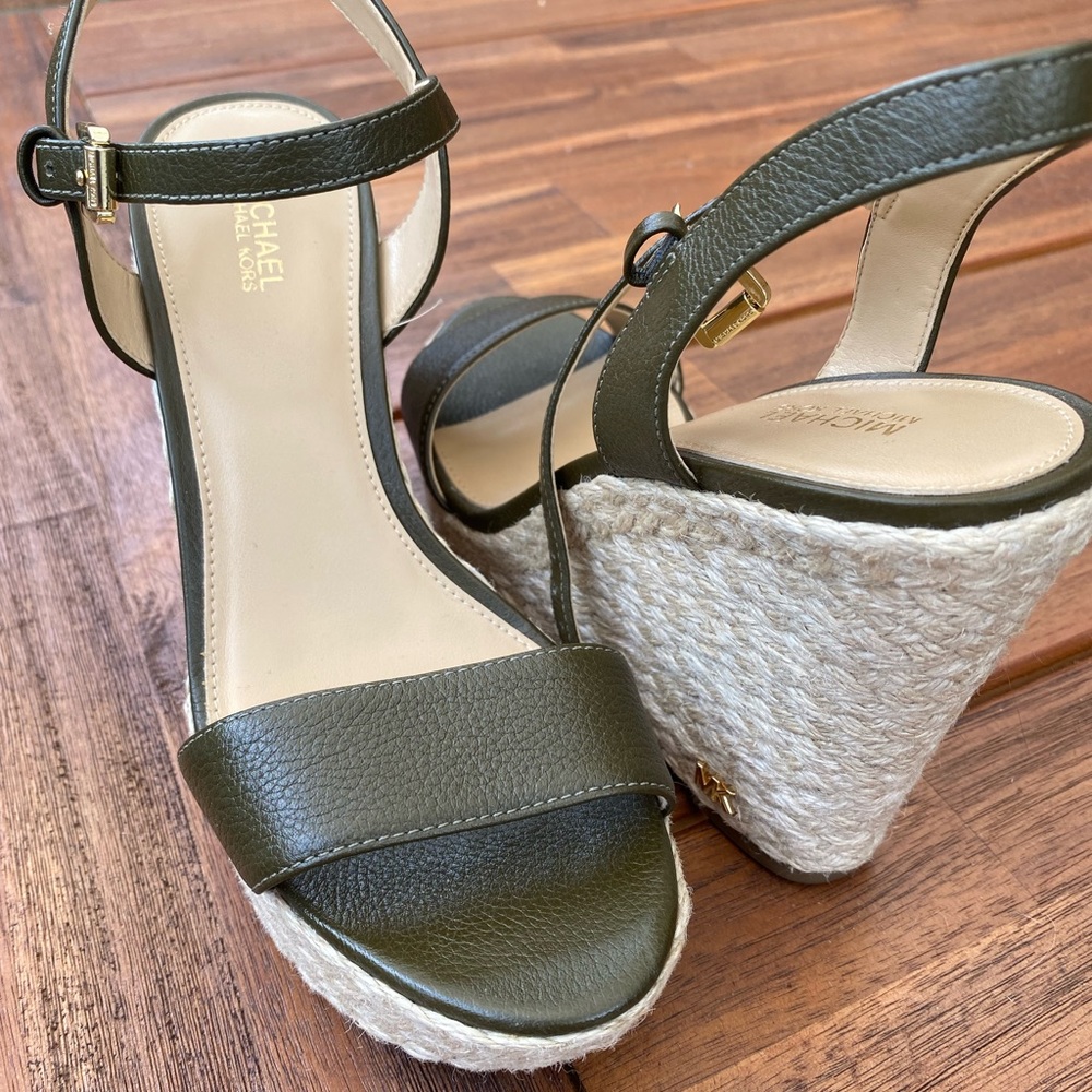 Sandals - Picture 2 of 5
